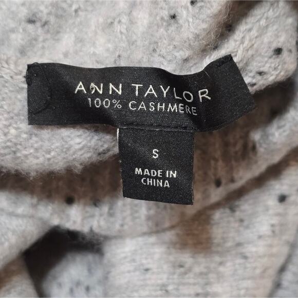 Ann Taylor 100% Cashmere Gray Super Soft Turtleneck Sweater Size‎ Small - Picture 7 of 7